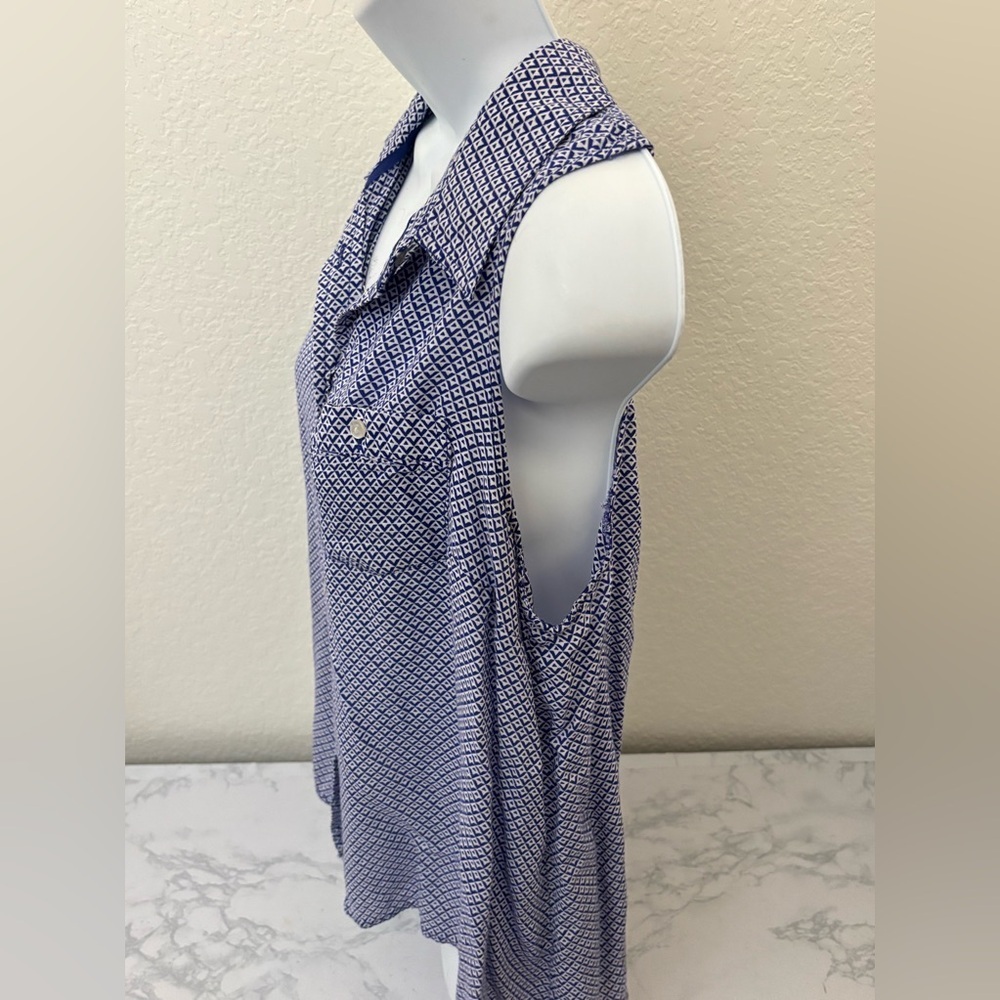 Women’s Sleeveless Button Down Shirt Size PXL Petite Blue Rayon Pocket Collar - Picture 2 of 6